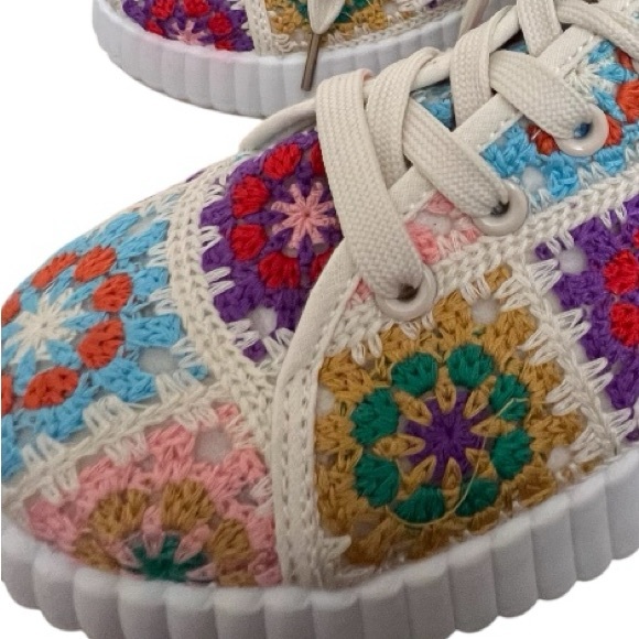 Taxi crochet platform sneaker  colorful boho bohemian grandma patch 7.5 NWOT - Picture 3 of 10